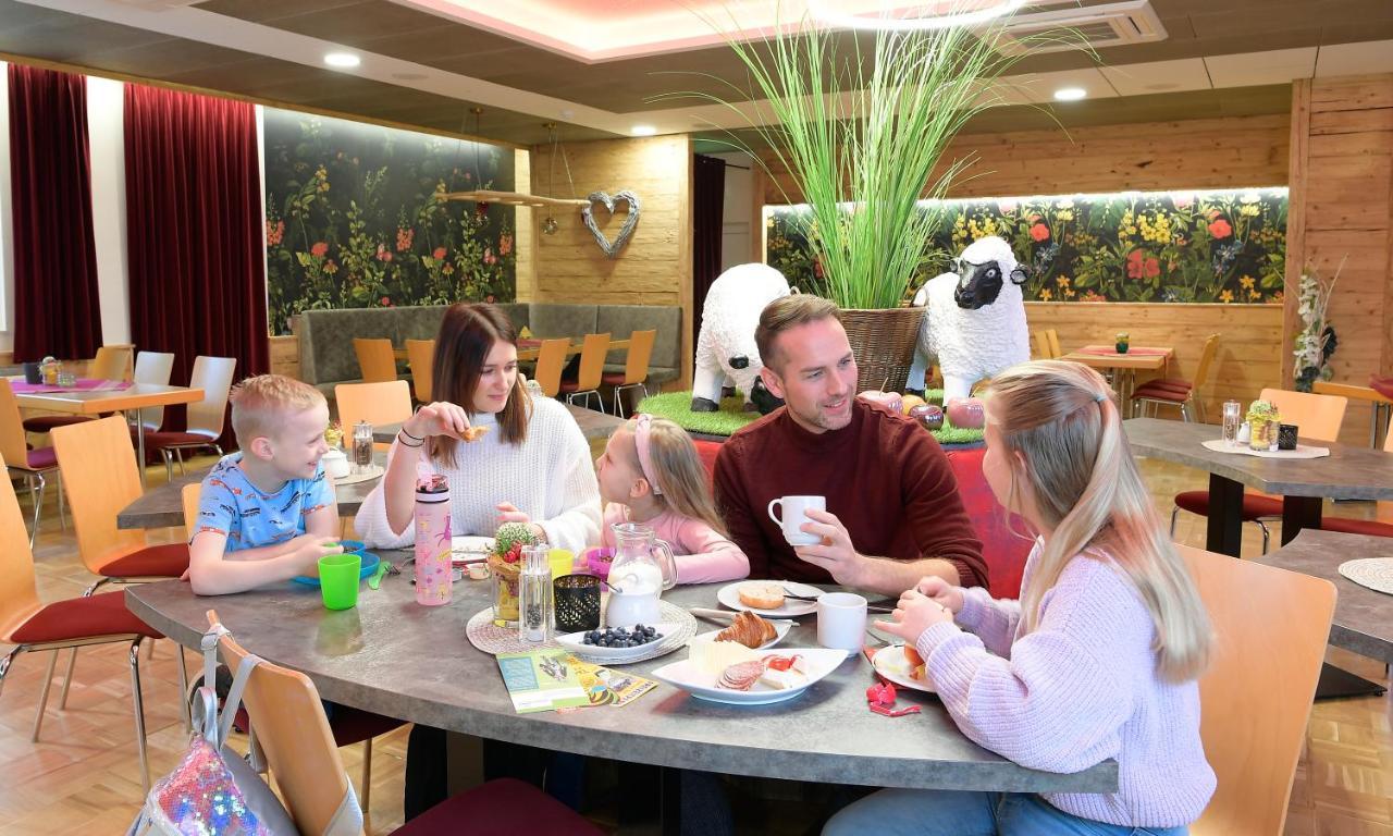 Familienhotel "Rhoen Feeling" Bernshausen Экстерьер фото