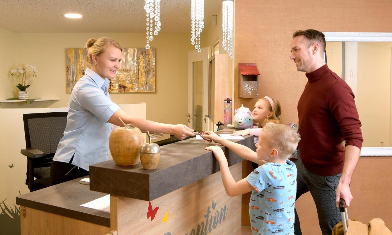 Familienhotel "Rhoen Feeling" Bernshausen Экстерьер фото