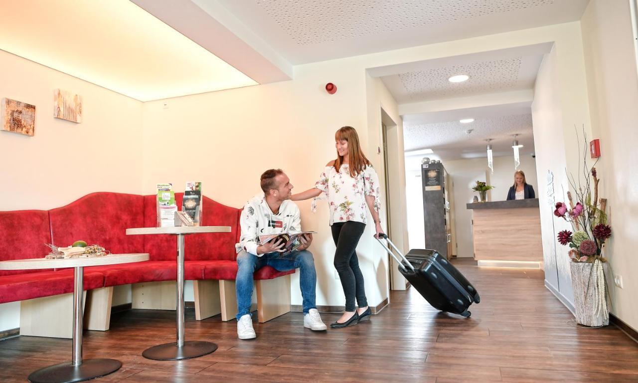 Familienhotel "Rhoen Feeling" Bernshausen Экстерьер фото