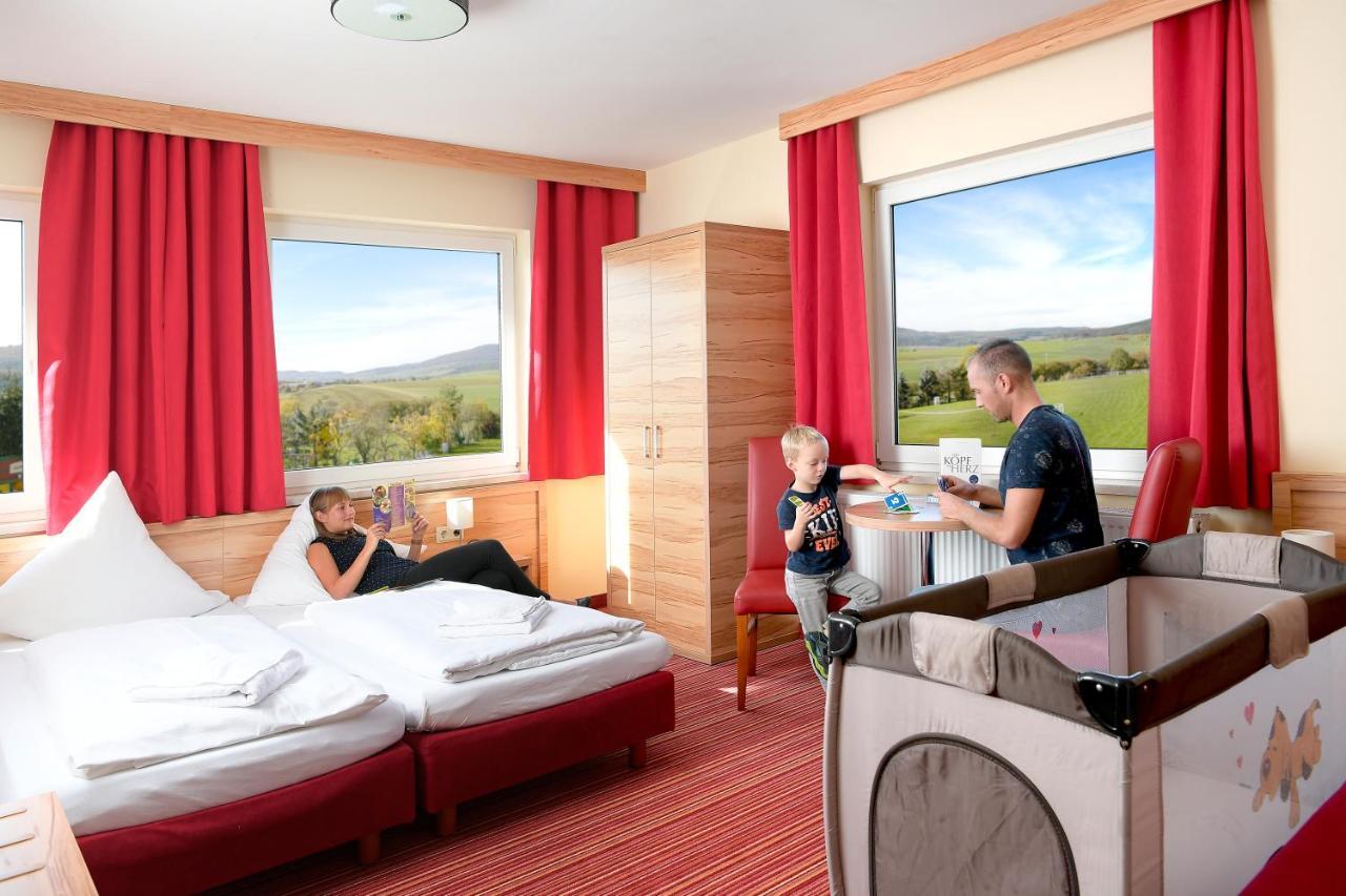 Familienhotel "Rhoen Feeling" Bernshausen Экстерьер фото